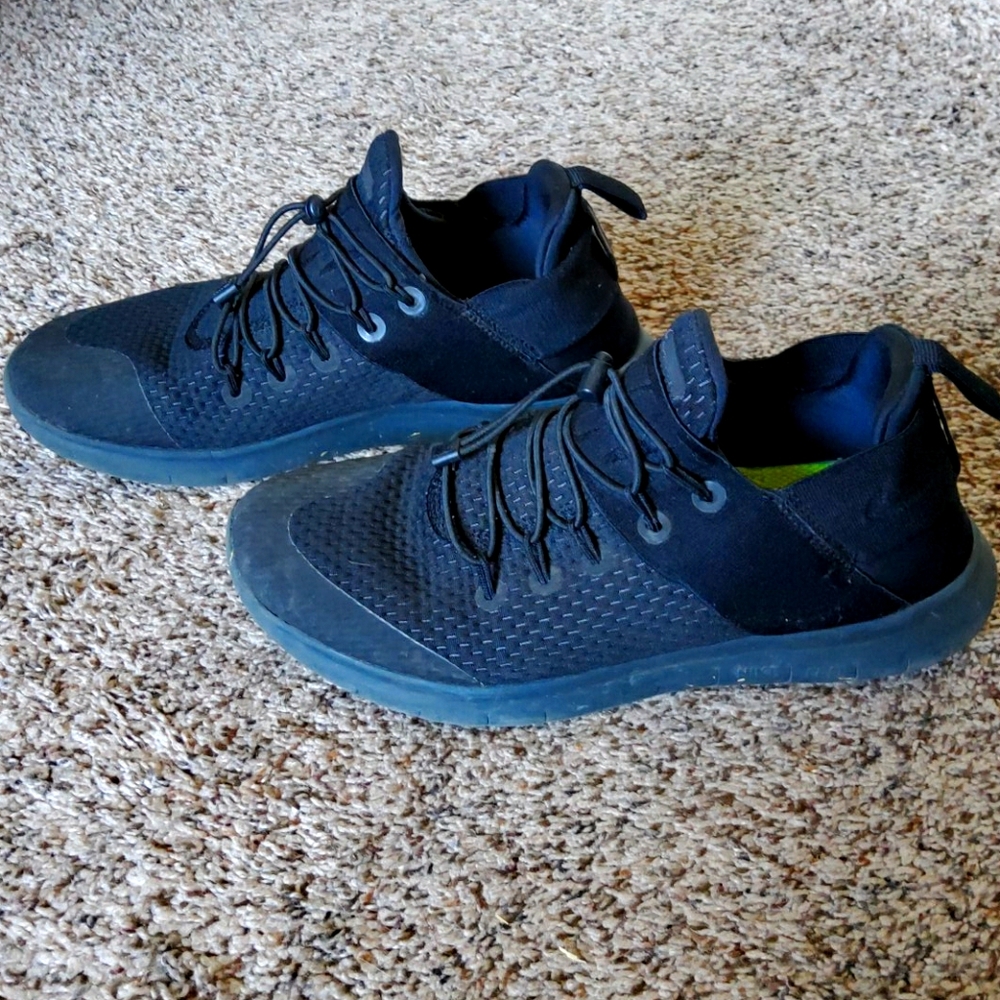 Black Nike Free Run size 8